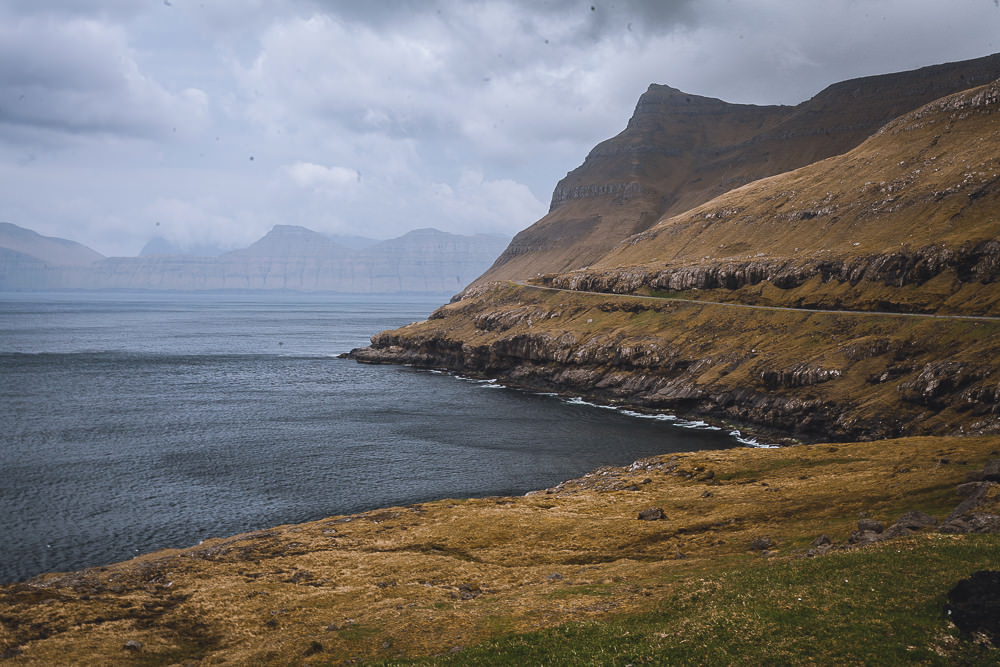 Ausblick vom Rastplatz nahe Elduvík Färöer Inseln